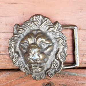 Vintage 1960s Accurate Lion Head Belt Buckle WITH WEAR - Cast Iron Metal